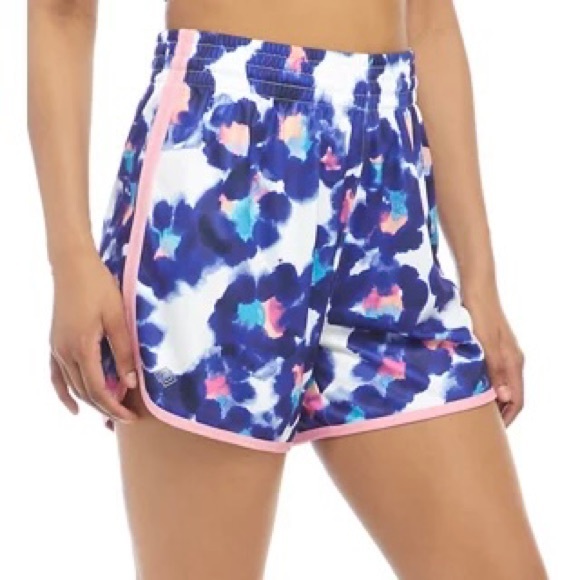 Zelos Printed Sports Bra and Tulip Hem Shorts Set - Picture 4 of 11
